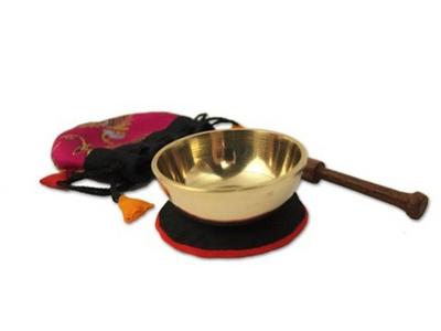 Mini-Klangschale mit gutem Klang in pinkfarbigem Beutel