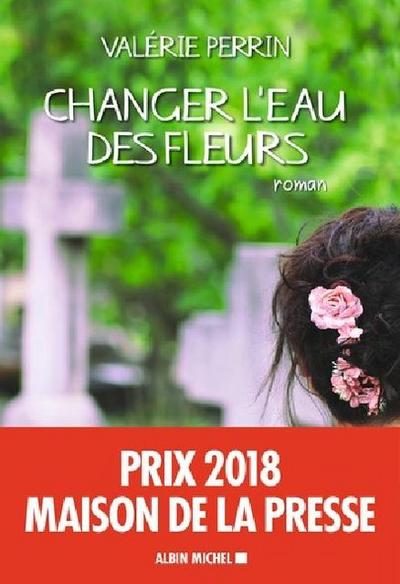 Changer l’eau des fleurs