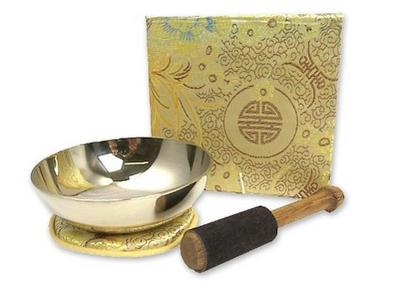 Flache Klangschale in Box mit cremefarbigem Stoffbezug