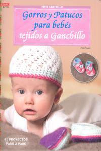 Gorros y patucos para bebés tejidos a ganchillo