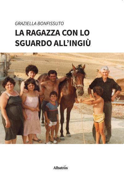 La ragazza con lo sguardo all’ingiù