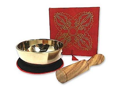Kleine Klangschale mit hellem Klang in roter Box mit Doppeldorje-Aufdruck