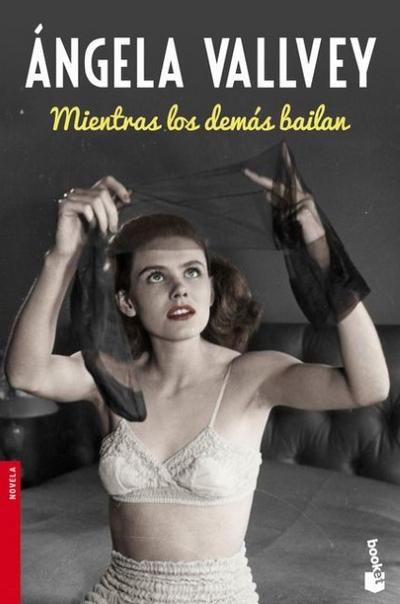 Mientras los demás bailan