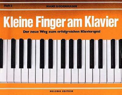Kleine Finger am Klavier 3