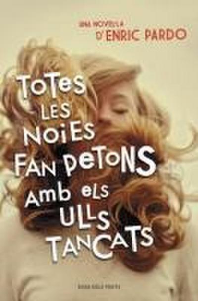 Totes les noies fan petons amb els ulls tencants