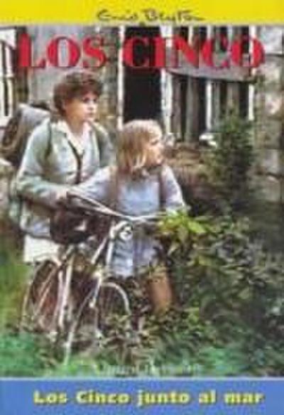 Los Cinco junto al mar