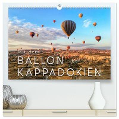 Mit dem Ballon über Kappadokien (hochwertiger Premium Wandkalender 2024 DIN A2 quer), Kunstdruck in Hochglanz