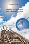 Paradoxe sur l’invariance de la vitesse de la lumière