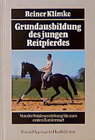 Grundausbildung des jungen Reitpferdes. Von der Fohlenerziehung bis zum ersten Turnierstart.