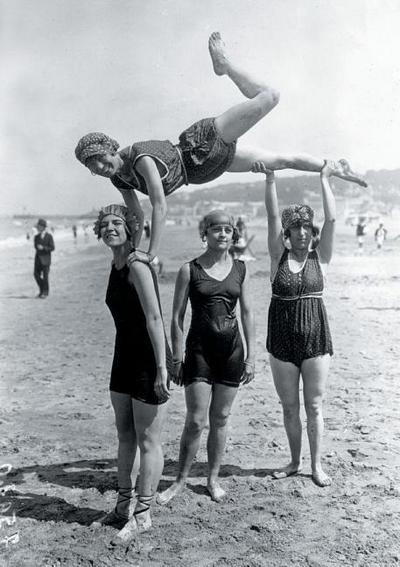 Carnet Ligné Groupe de Girls, Deauville, 1919