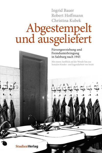 Abgestempelt und ausgeliefert