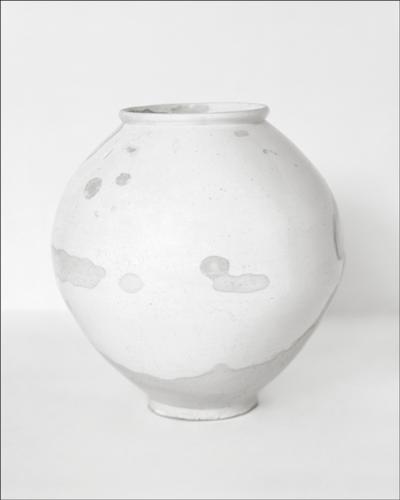 The Korean Ceramics: The Scholar’s Vision, the Photographer’s Eye