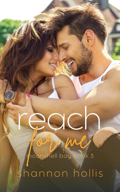 Reach For Me: Sweet beach romance (Moonshell Bay, #3)