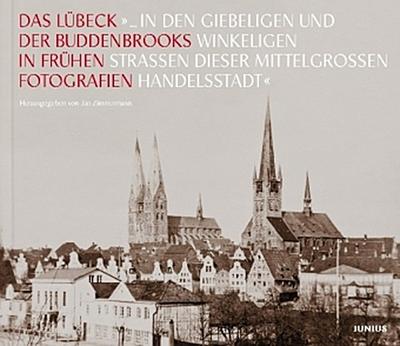 »... in den giebeligen und winkeligen Straßen dieser mittelgroßen Handelsstadt«