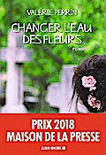 Changer l’eau des fleurs