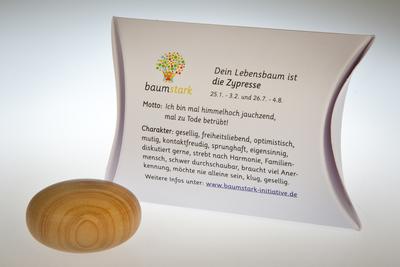 Baumstark Zypresse 45mm mit Baumhoroskop (25.1. -3.2. und 26.7. -4.8.) Handschmeichler, Holz, 8 x 11.5 x 2.8 cm