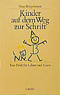 Kinder auf dem Weg zur Schrift