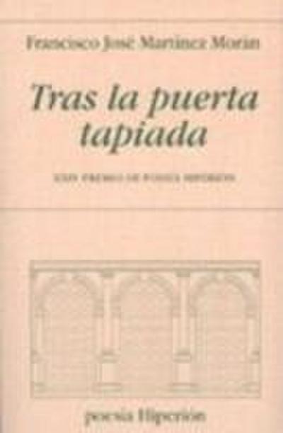 Tras la puerta tapiada