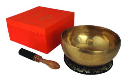 Klangschale in terracotta Geschenkbox L mit Lotus-Aufdruck und Zubehör: Traditionell gefertigte Klangschale in Geschenkbox mit Lotussymbol aus Nepal