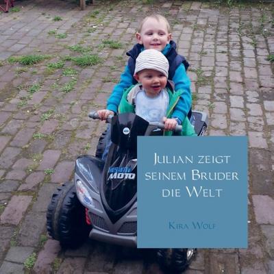 Julian zeigt seinem Bruder die Welt