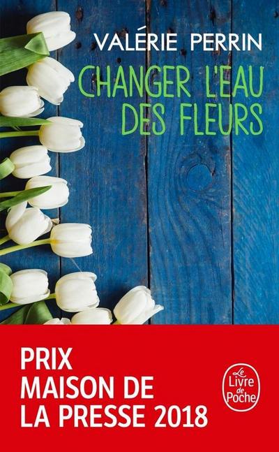 Changer l’eau des fleurs