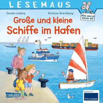 Große und kleine Schiffe im Hafen