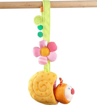 HABA 304284 - Hängefigur Schnecke, Babyspielzeug aus Textil mit Rassel-Effekt, ideal als Geschenk zur Geburt und Taufe