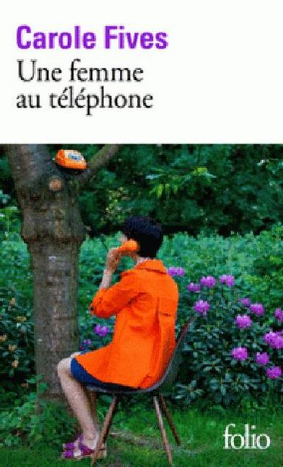 Une femme au téléphone