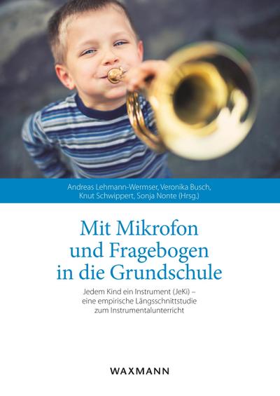 Mit Mikrofon und Fragebogen in die Grundschule