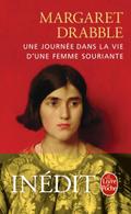 Une journée dans la vie d’une femme souriante