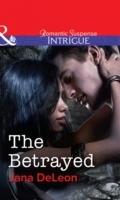 Betrayed (Mills & Boon Intrigue) (Mystere Pari