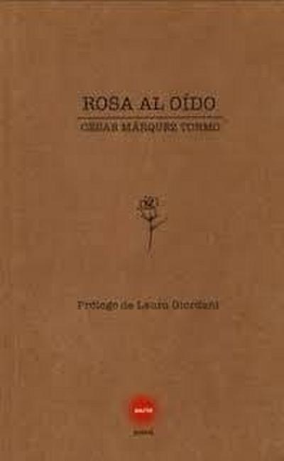 Rosa al oído