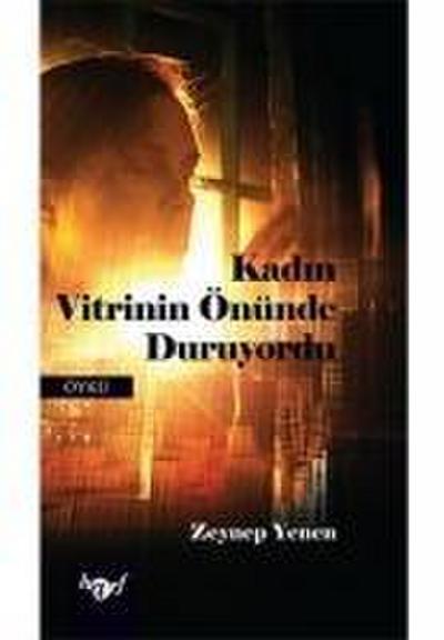 Kadin Vitrinin Önünde Duruyordu