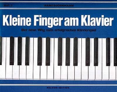 Kleine Finger am Klavier 7