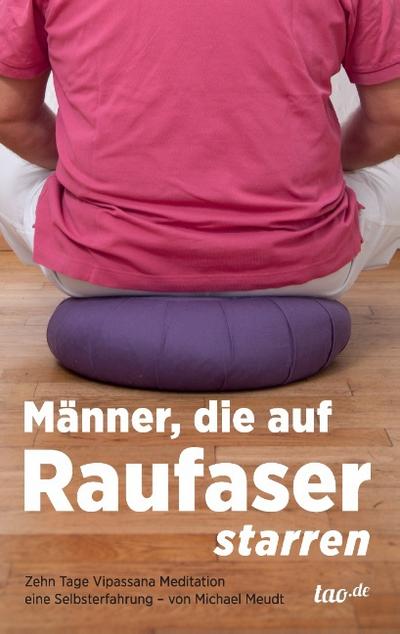 Männer, die auf Raufaser starren
