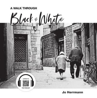 A Walk through Black & White (Kleinformat)