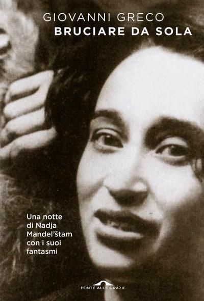 Bruciare da sola. Una notte di Nadja Mandel’¿tam con i suoi fantasmi